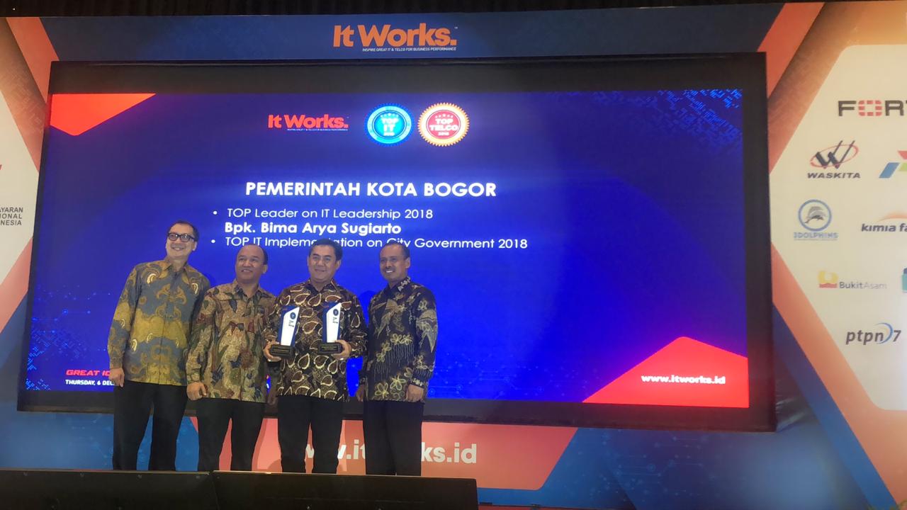 Pemkot Bogor Raih Dua Penghargaan di Ajang Top IT dan TELCO 2018